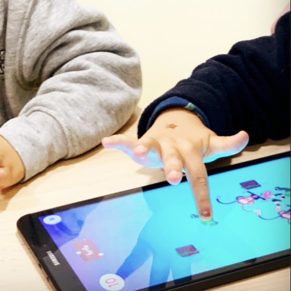 Miguel Perotti Testeando Juegos con Niños